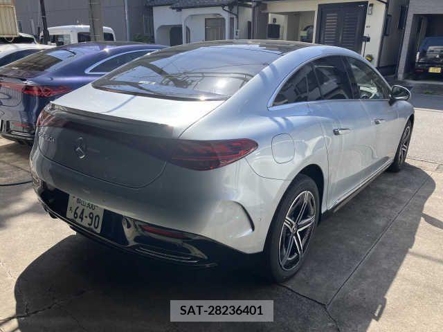 Mercedes Benz EQE 2023-01 242167-2