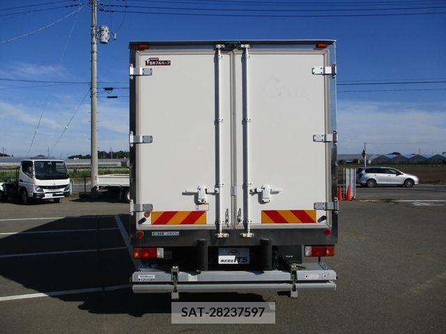 Hino DUTRO 2021-01 268093-4