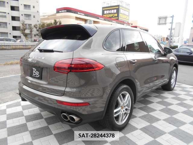 Porsche CAYENNE 2015-02 377735-4