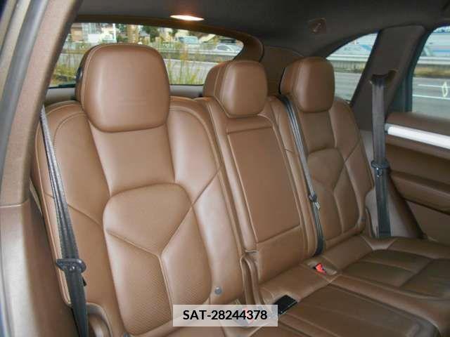 Porsche CAYENNE 2015-02 377735-11