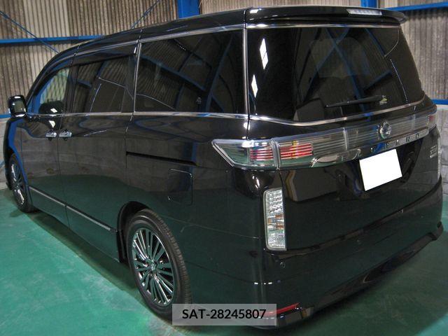Nissan ELGRAND 2017-06 200003-1