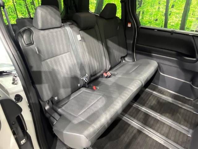 Toyota NOAH 2023-06 28033-9