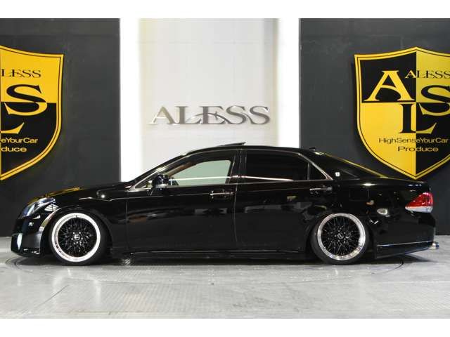 Toyota CROWN SEDAN 2011-11 1555-4