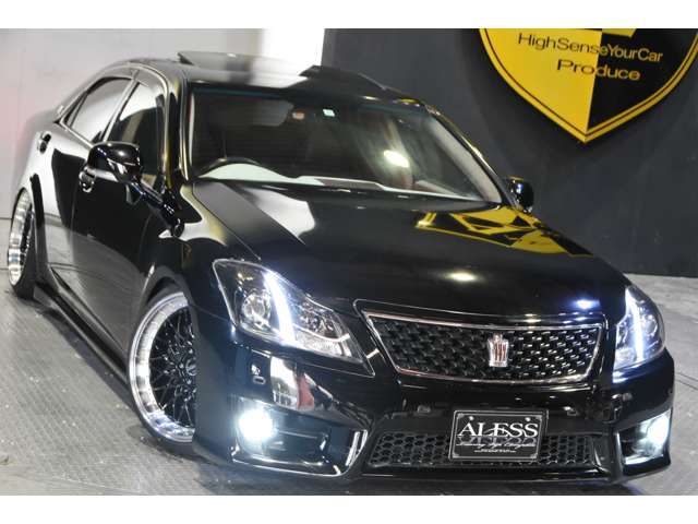 Toyota CROWN SEDAN 2011-11 1555-1