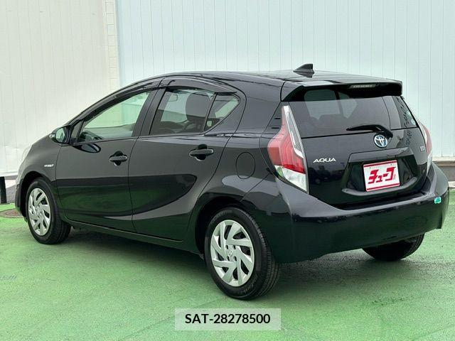 Toyota AQUA 2015-06 260615-8