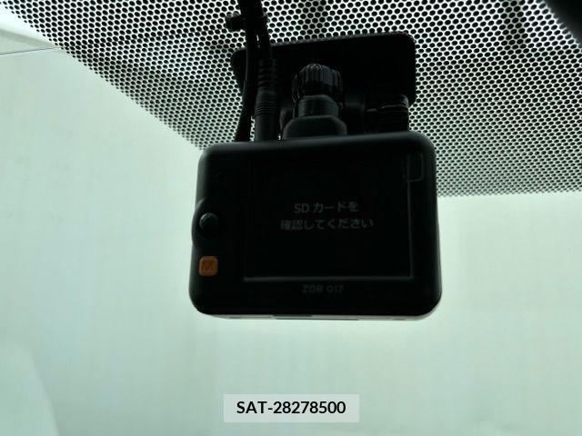 Toyota AQUA 2015-06 260615-11