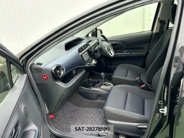 Toyota AQUA 2015-06 260615-12