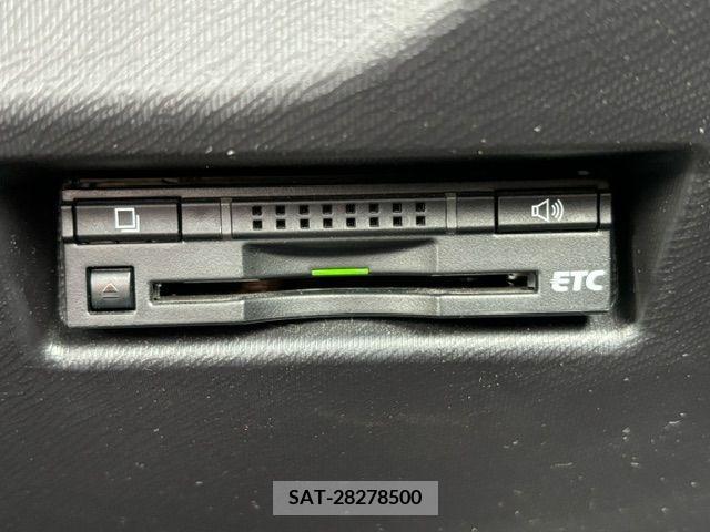 Toyota AQUA 2015-06 260615-16