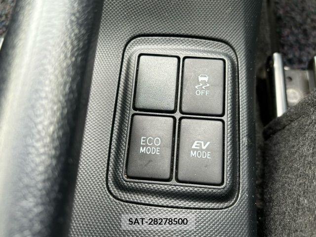 Toyota AQUA 2015-06 260615-17