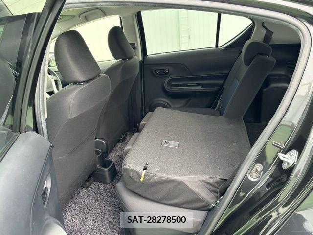 Toyota AQUA 2015-06 260615-18