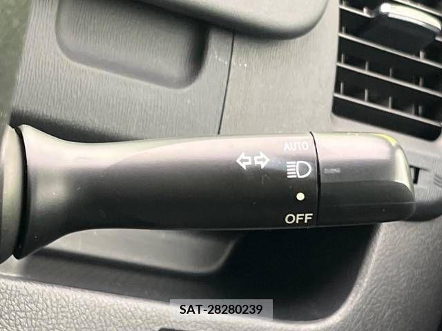 Toyota VOXY 2013-05 321340-6