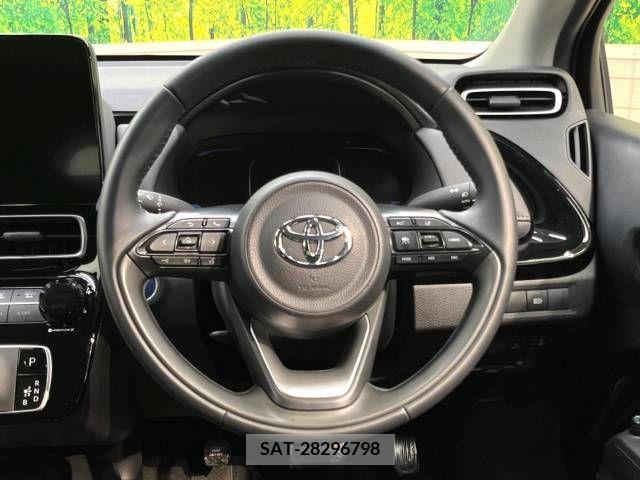 Toyota AQUA 2022-06 215548-11