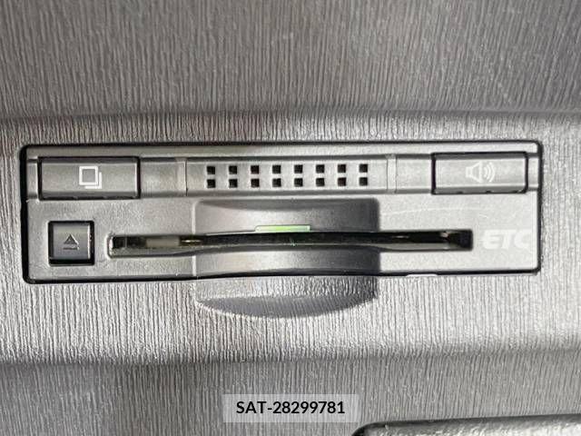 Toyota PRIUS 2013-08 322030-5