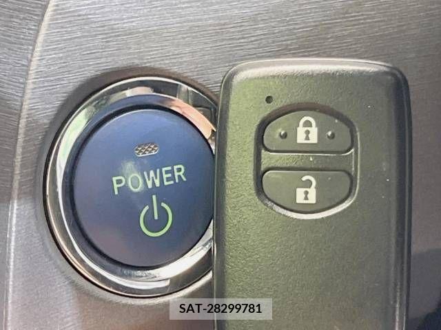 Toyota PRIUS 2013-08 322030-4