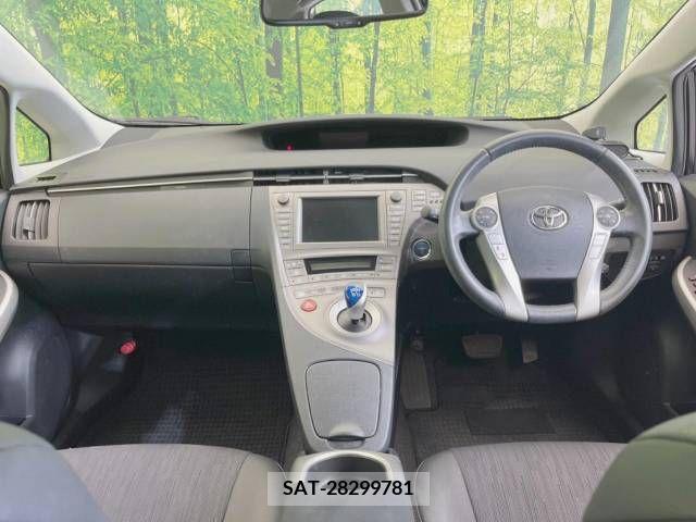 Toyota PRIUS 2013-08 322030-1