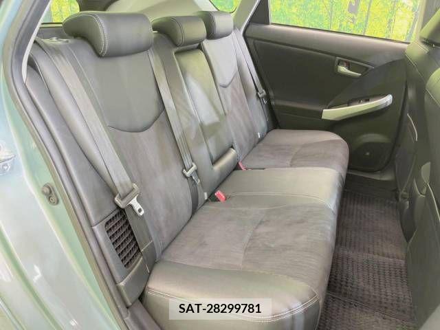 Toyota PRIUS 2013-08 322030-9