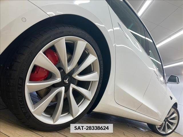 Tesla MODEL 3 2019-09 382346-19