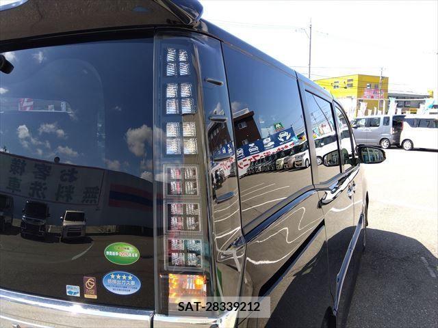 Toyota VOXY 2015-07 321445-5