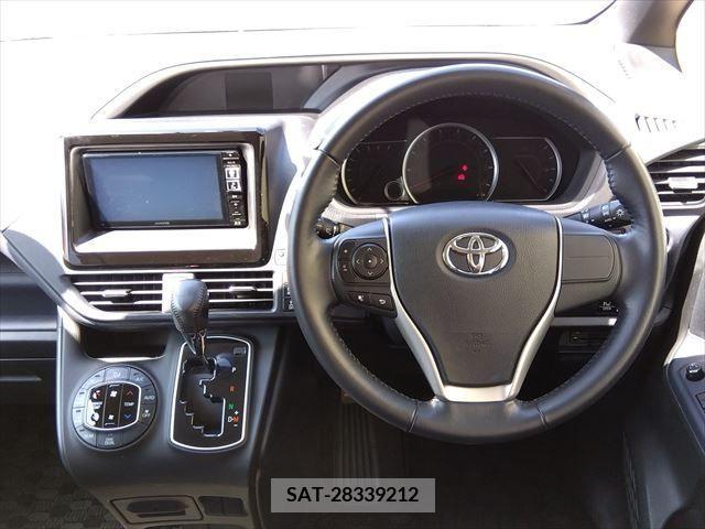 Toyota VOXY 2015-07 321445-1