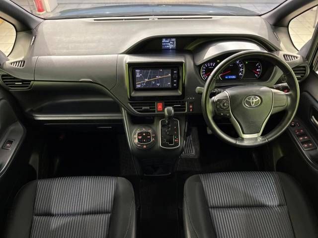 Toyota NOAH 2014-11 10705-1