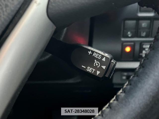 Toyota VOXY 2017-11 370363-23