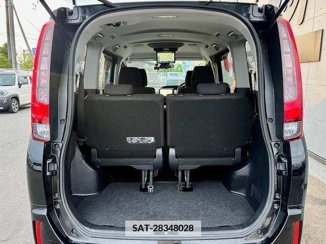 Toyota VOXY 2017-11 370363-4