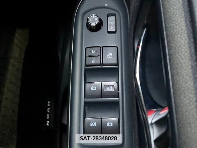 Toyota VOXY 2017-11 370363-28