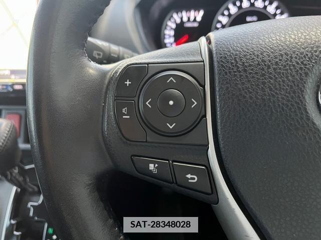 Toyota VOXY 2017-11 370363-22