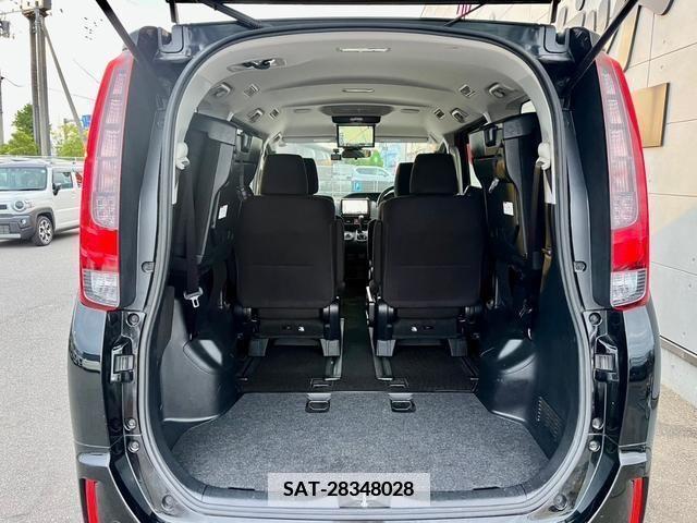 Toyota VOXY 2017-11 370363-3