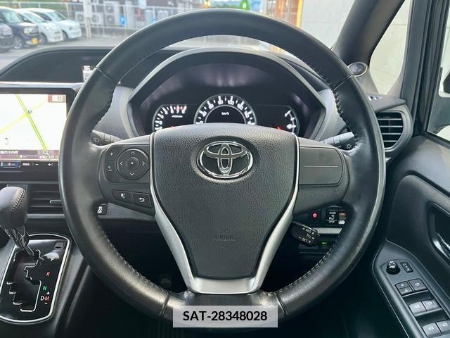 Toyota VOXY 2017-11 370363-21