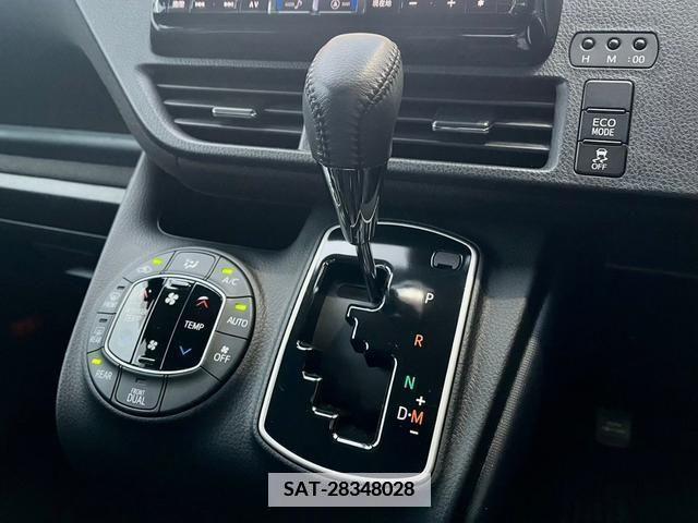 Toyota VOXY 2017-11 370363-27