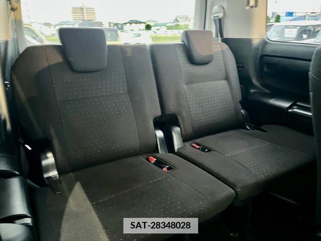 Toyota VOXY 2017-11 370363-7