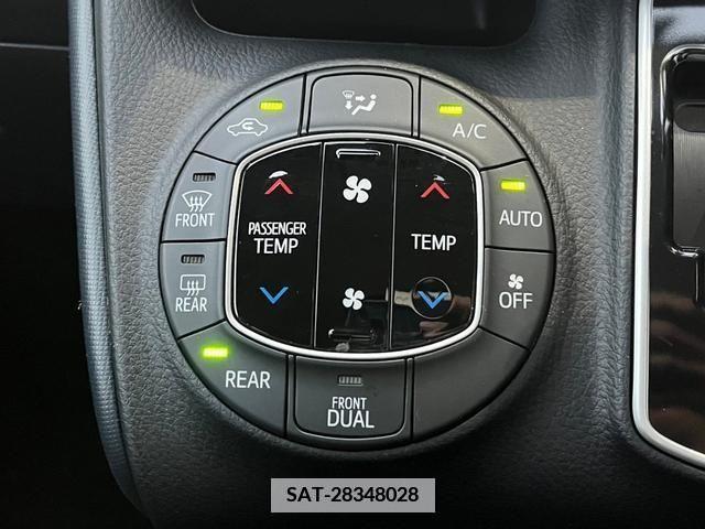 Toyota VOXY 2017-11 370363-26