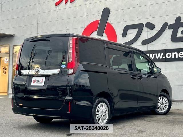 Toyota VOXY 2017-11 370363-2
