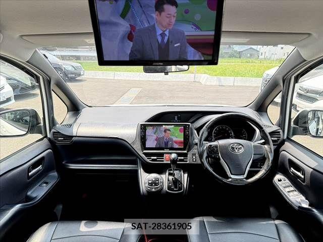 Toyota VOXY 2015-08 370295-1