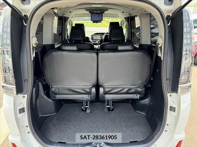 Toyota VOXY 2015-08 370295-21