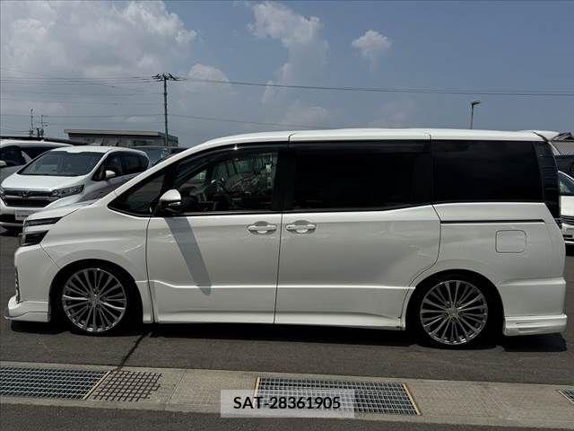 Toyota VOXY 2015-08 370295-11