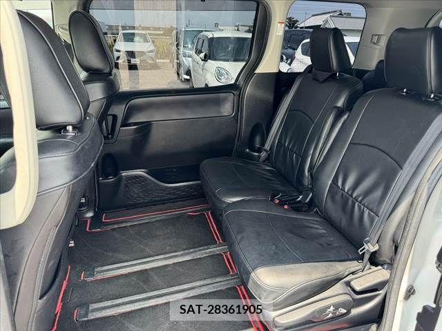 Toyota VOXY 2015-08 370295-18