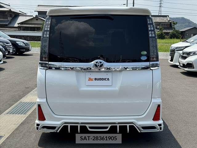 Toyota VOXY 2015-08 370295-13