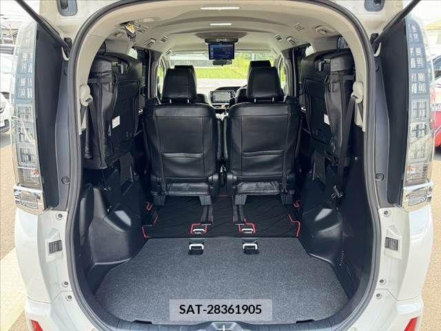 Toyota VOXY 2015-08 370295-22