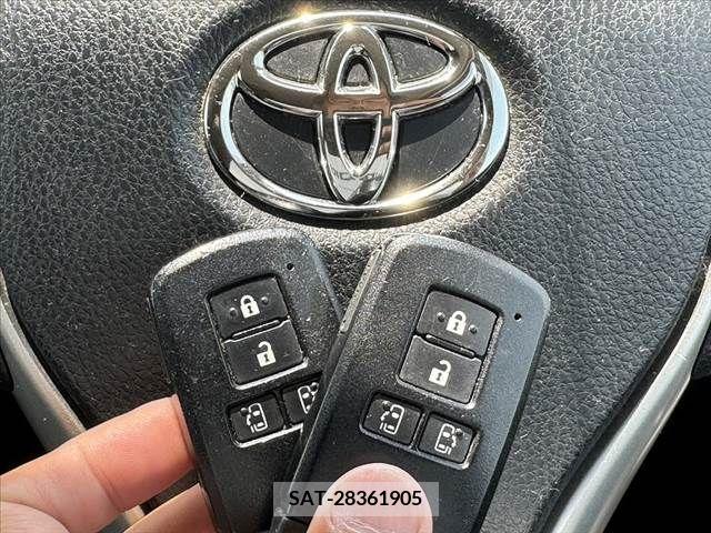 Toyota VOXY 2015-08 370295-23