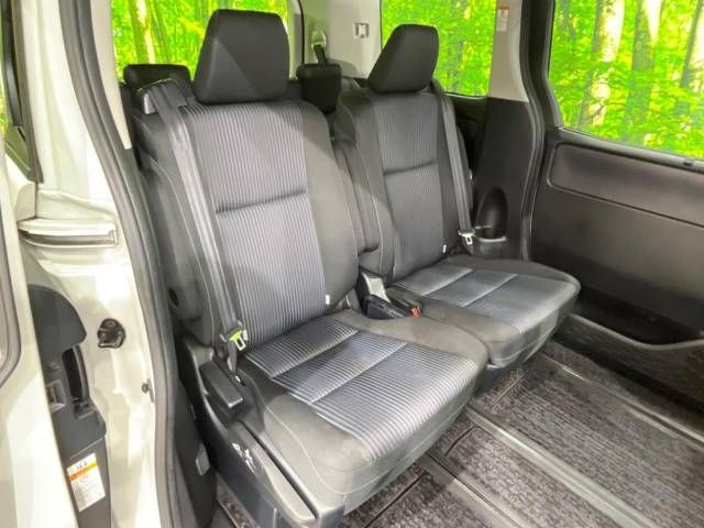 Toyota VOXY 2016-09 195594-11