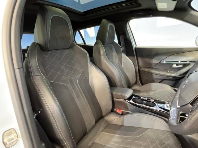 Peugeot 2008 2021-06 27379-8
