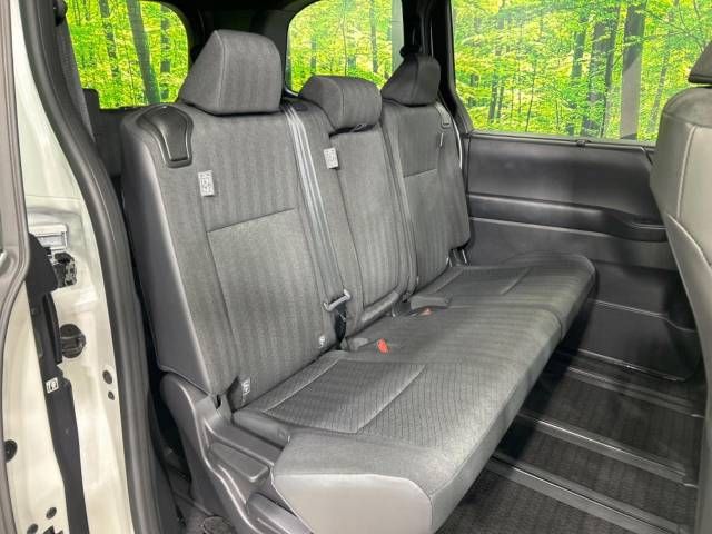 Toyota NOAH 2023-06 191778-9