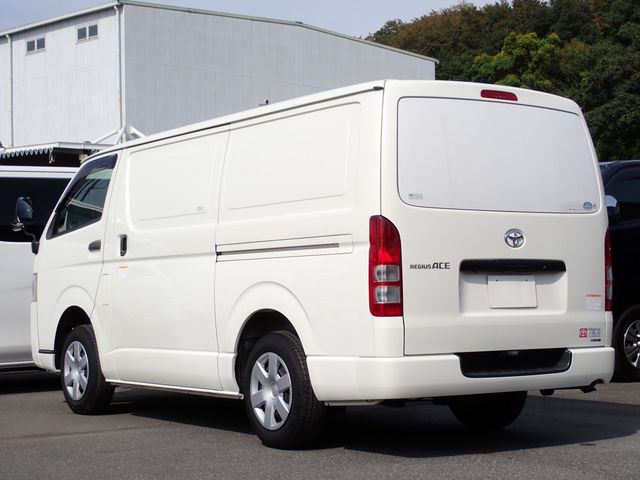Toyota REGIUSACE VAN 2016-08 24210-3