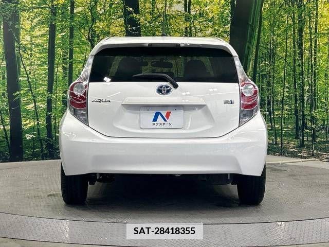 Toyota AQUA 2013-04 349882-15
