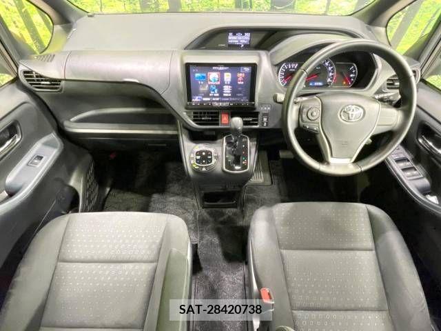 Toyota VOXY 2015-04 375497-1