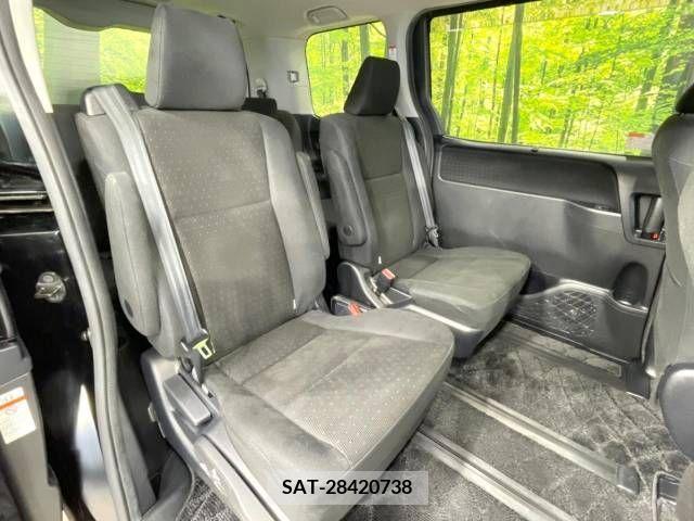 Toyota VOXY 2015-04 375497-9