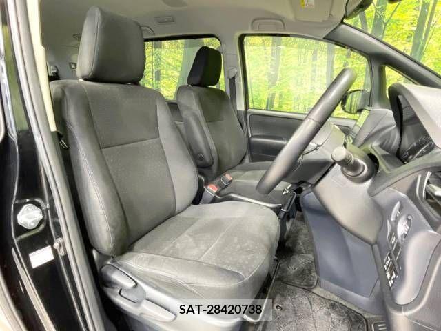 Toyota VOXY 2015-04 375497-8