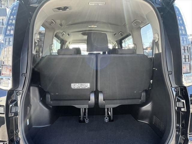 Toyota VOXY 2016-11 13209-23